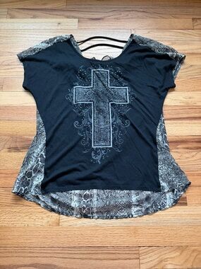 Y2K Women's Hybrid Cross Graphic Short Top with Snake-Print Size Large